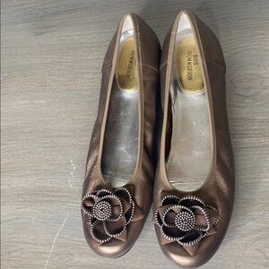 Ros Hommerson Miracle Flats W/ Zipper Flower Accent‎ Size 9.5